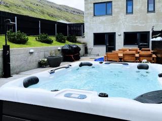 Stunning Ocean View Penthouse Apartment - Øravík - 0