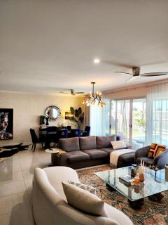 Modern Luxe Retreat Brisbane - Doolandella - 8