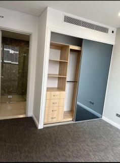 Comfortable Living - NO PARTIES- 3 Bedroom sleeps 6, parking, pool, other amenities - Near Showgrounds - 2