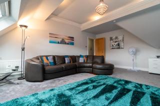 The Gables Poole, 3 Bedroom Penthouse Apartment - 6