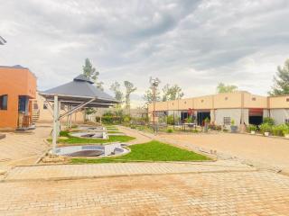 Dyvan Lounge & Cottages - Nampanga - 9