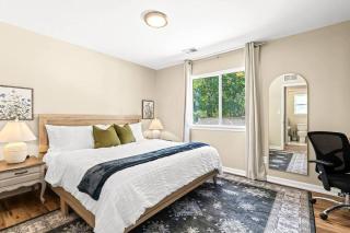 Spacious 1BR Flat, Workspace, King Bed - Roseville - 3
