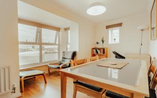 Luxury Riverview 2Bed Apt- 5 mins from Excel London, Canary wharf, 02 Arena - Free Parking - PlayStation 4 Provided - Londra - 2