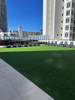 Stay in the heart of Surfers - Gold Coast - 2