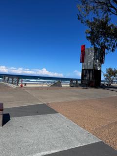 Stay in the heart of Surfers - Gold Coast - 1