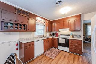 Kelly's Comfortable Quinton Home - 6