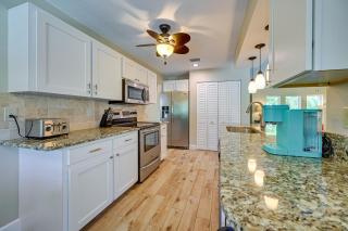 Englewood Oasis with Screened Lanai and Outdoor Pool! - Englewood - 1