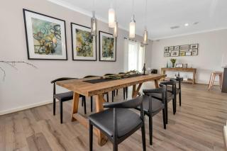 Mid Century 4 Bedroom Getaway in Barossa Vineyard - 8