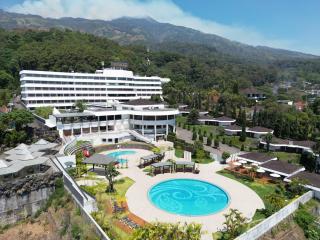 Surya Hotel & Cottages Prigen - 0