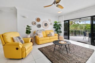 Elegant 3BR Cairns Esplanade Apartment with Pool - Cairns North - 7