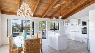 Copacabana House - Absolute Waterfront, Private Jetty - Yamba - 9