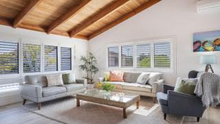 Copacabana House - Absolute Waterfront, Private Jetty - Yamba - 7
