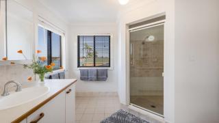 Copacabana House - Absolute Waterfront, Private Jetty - Yamba - 2