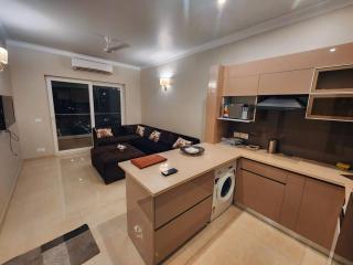 Lux 1BHK Central Park3, Ayaansh Resort - Gurgaon - 2