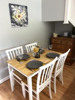 Claygate Place - Entire 2 Bed House, Off Street Parking - Perfect For Holiday Breaks or Contractors - 5