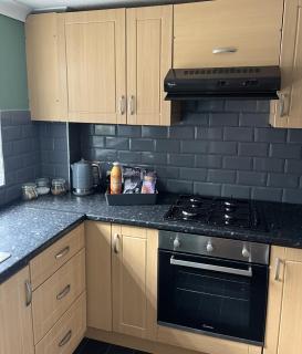 Claygate Place - Entire 2 Bed House, Off Street Parking - Perfect For Holiday Breaks or Contractors - 8