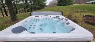 100 Acre Red Brick Ranch Hocking Hills Cabin Hot Tub 12 - 0