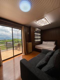 Emilio's Staycation House - - 5