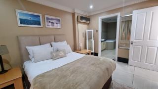 Accommodation Front - Dazzling 4 Sleeper near Ushaka Marine World - Durban - 4