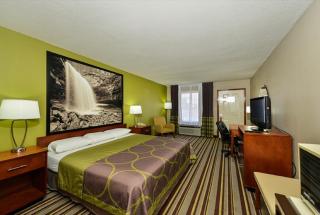 Super 8 by Wyndham Clarksville Northeast - 7