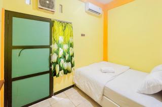 Sion Homestay Mitra RedDoorz near Terminal Kertajaya Mojokerto - - 9