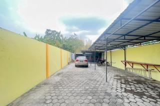 Sion Homestay Mitra RedDoorz near Terminal Kertajaya Mojokerto - 4