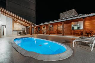 casadecastelhanos, Quadra do MAR de CASTELHANOS, 4 suítes com AR, Churrasqueira, Piscina, Hidromassagem, Cozinha INTEGRADA GOURMET Ideal para FAMÍLIA E AMIGOS - Anchieta - 1