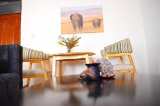 Xellent suites-Muru House - Nakuru - 2