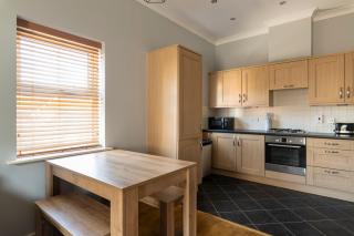 2BR 2BA Apartment - Emperor Beds - Free Parking - Near LGW Airport - Crawley - 1