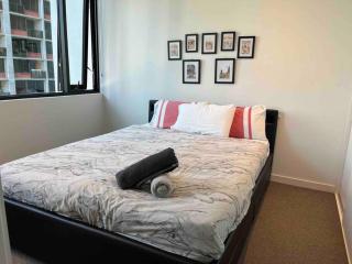 City-view High Rise 2BR Apt w/Pool, Sauna Gym, Library near Southern Cross Station Melbourne CBD - 2
