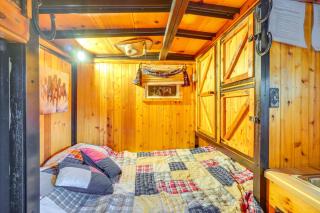 Sevierville Studio Cabin Rental with Private Hot Tub - Sevierville - 1