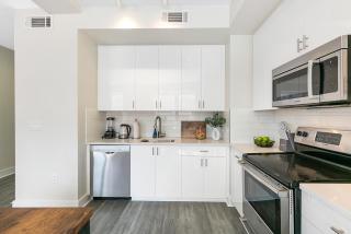 NOLA Charm - Luxury 4-Bed Retreat Steps from French Quarter - New Orleans - 3