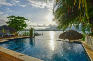 Afimi Beach House Montego Bay 4BR Beachfront Villa - Montego Bay - 4