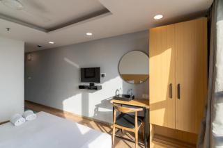 Hotel Sunflare - Ahmedabad - 5