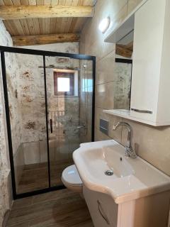 Stone house with private infinity pool - - 2