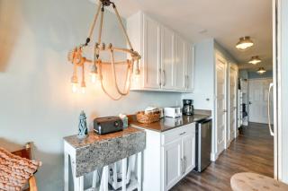 Pool and Ocean Views Beachfront Condo in Galveston - Galveston - 4