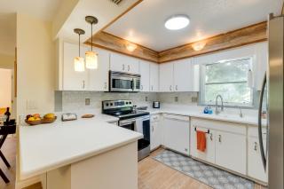 Yard & Lanai: Sun-Soaked Venice Escape! - 2