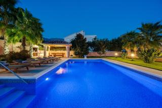 Villa Antura with private heated 50sqm pool, 3 bedrooms, 3 bathrooms, and gym - Žrnovnica - 0