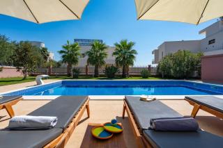 Villa Antura with private heated 50sqm pool, 3 bedrooms, 3 bathrooms, and gym - Žrnovnica - 1