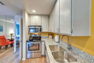 Central Palm Springs Resort Condo with 2 Balconies - Palm Springs - 3