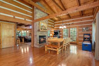 Appalachian Escape Cabin - Private - Secluded -3 acres -Hot tub -Fire pit -Games - Sevierville - 1