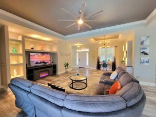 Modern Heated Pool House - 8