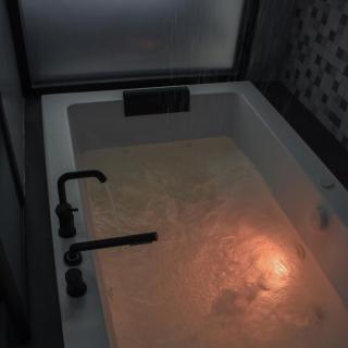 Dislocati BnB - Jacuzzi privata - Cucina - TV60" - Minimal Luxury - Marigliano - 3