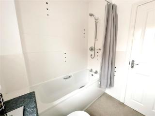 Cute townhouse with parking space in village near Leeds & York - Leeds - 1