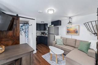 Cozy Tiny House on Main Street. Fully Renovated. - - 7