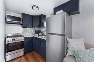 Cozy Tiny House on Main Street. Fully Renovated. - - 2