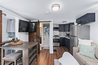 Cozy Tiny House on Main Street. Fully Renovated. - - 0