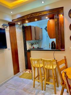 Comfort 2 steps Side Sea view serviced apartment near montaza palace and Easy access to all Sites è AC ,WIFI, Security - Alessandria d'Egitto - 5
