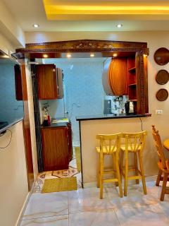 Comfort 2 steps Side Sea view serviced apartment near montaza palace and Easy access to all Sites è AC ,WIFI, Security - Alessandria d'Egitto - 3