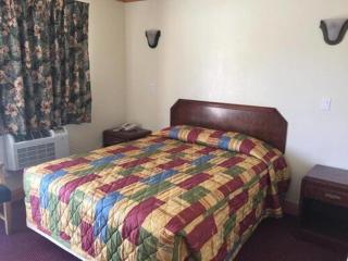 TRAVEL INN MOTEL - 4